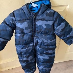 Gap Snowsuite Blue and Black size 6-12 months